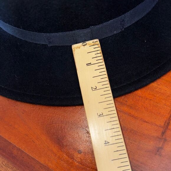 ? A Adams & Stiles Black Wool Felt Fedora Hat – Unisex Style main image 11